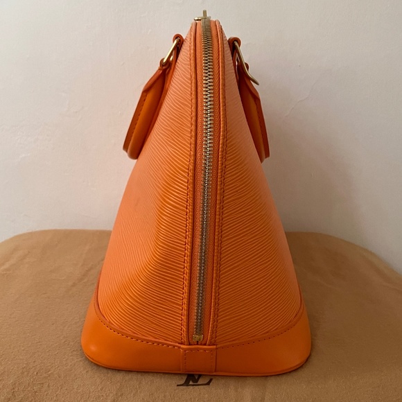 LOUIS VUITTON VINTAGE EPI MANDARIN ALMA - Picture 9 of 15